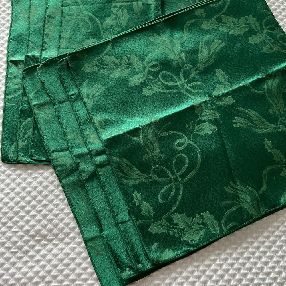Luxurious Green Table Napkins